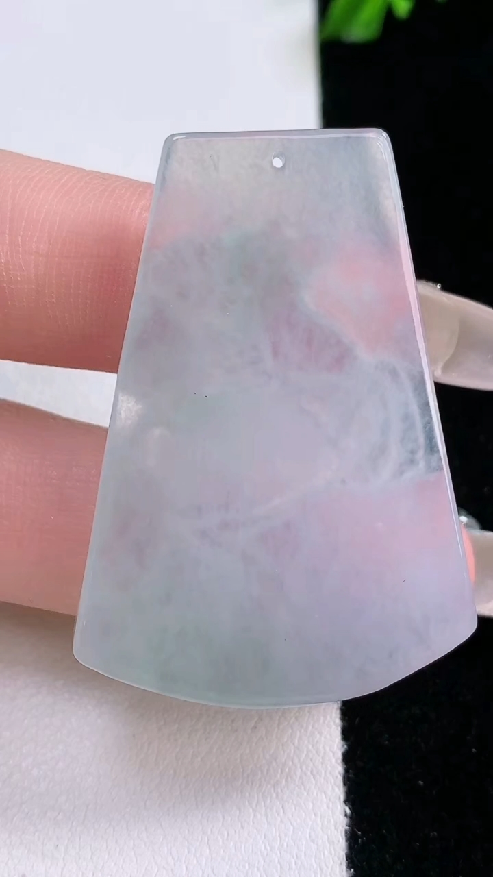 天然A货翡翠马上封侯吊坠，尺寸44-31-4.5，重量:12.97g
3月7日