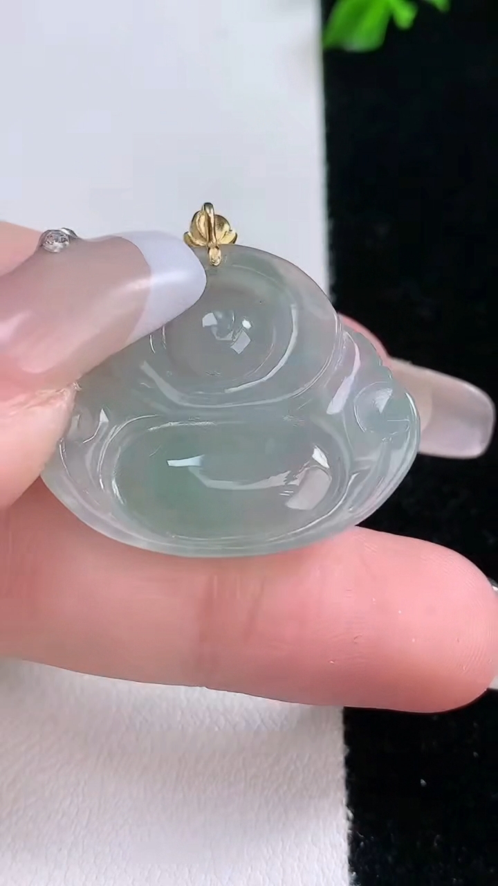 天然A货翡翠佛公吊坠，尺寸23.6-28.3-5.3，重量:5.60g
3月7日