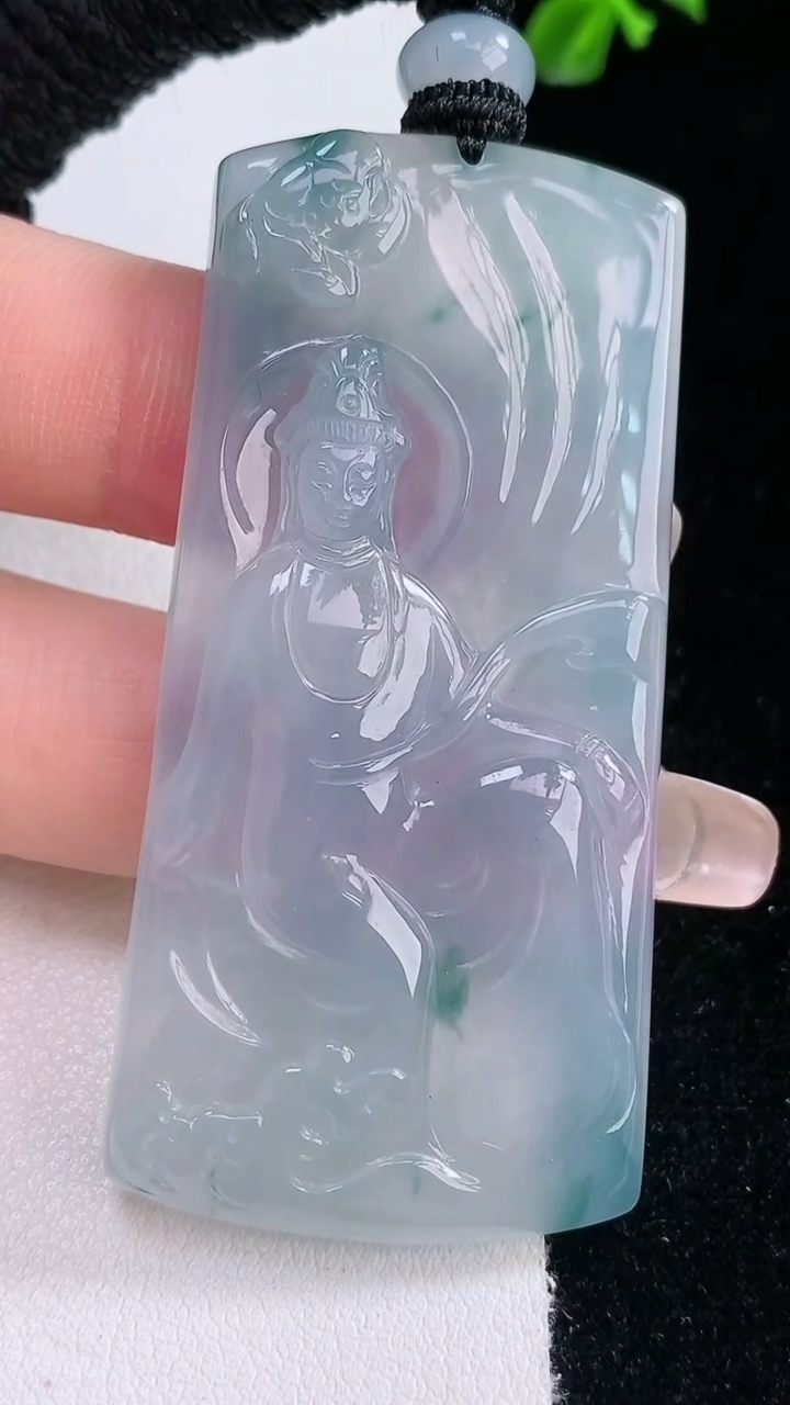 天然A货翡翠种飘花观音菩萨吊坠，尺寸59-27.6-4.8，重量:24.46g
3月7日