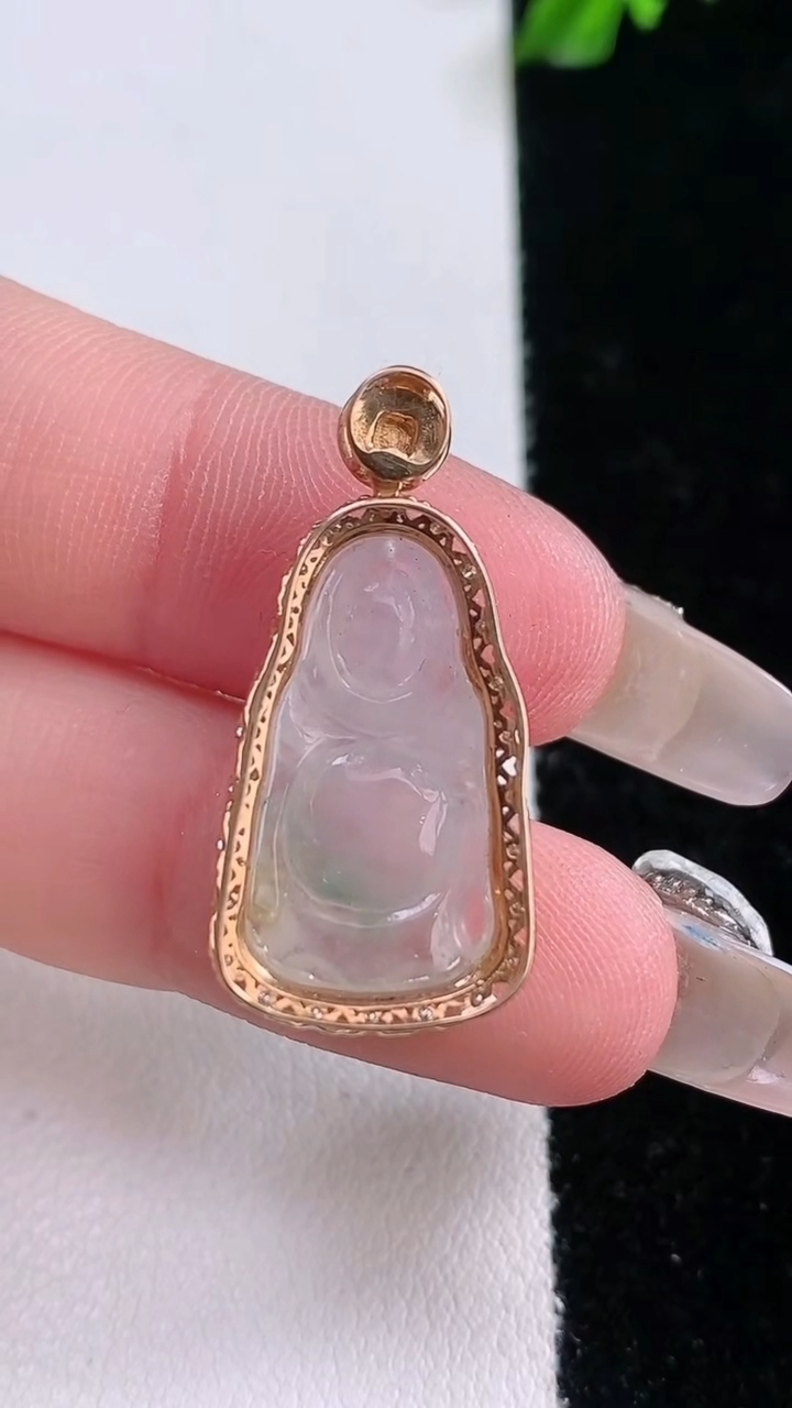 天然A货翡翠种飘花站佛 佛公吊坠，尺寸27.5-13.7-7.8，裸石20.7-11.8重量:2.68g
3月7日