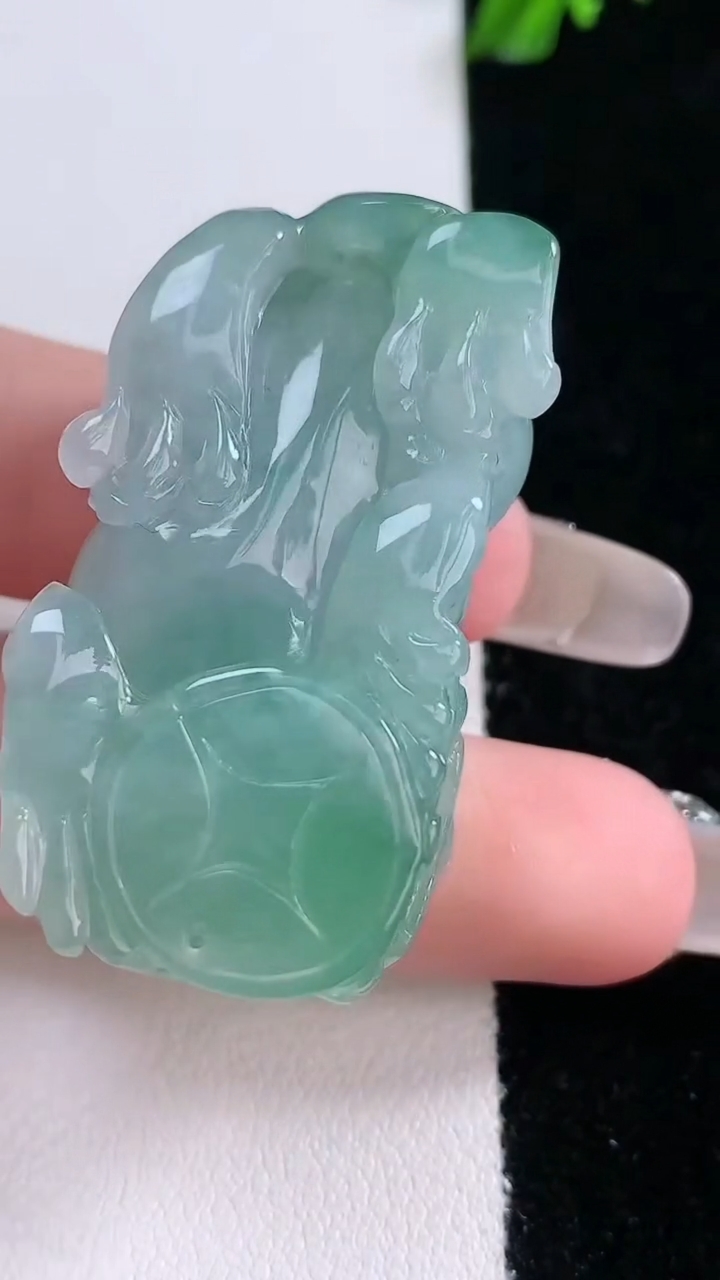 天然A货翡翠霸王貔貅吊坠，尺寸42-22-13.5，重量:30.33g
3月7日