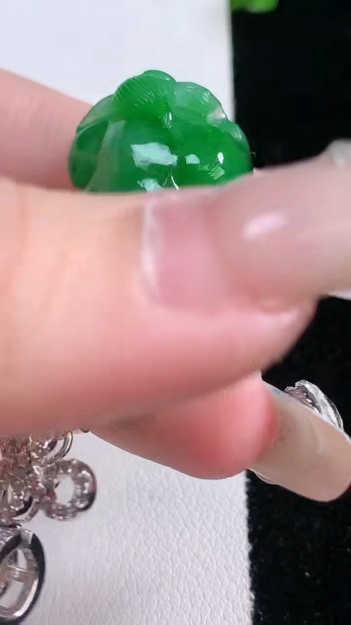 天然A货翡翠貔貅吊坠，尺寸36.7-20.7-13，重量:22.31g
3月7日