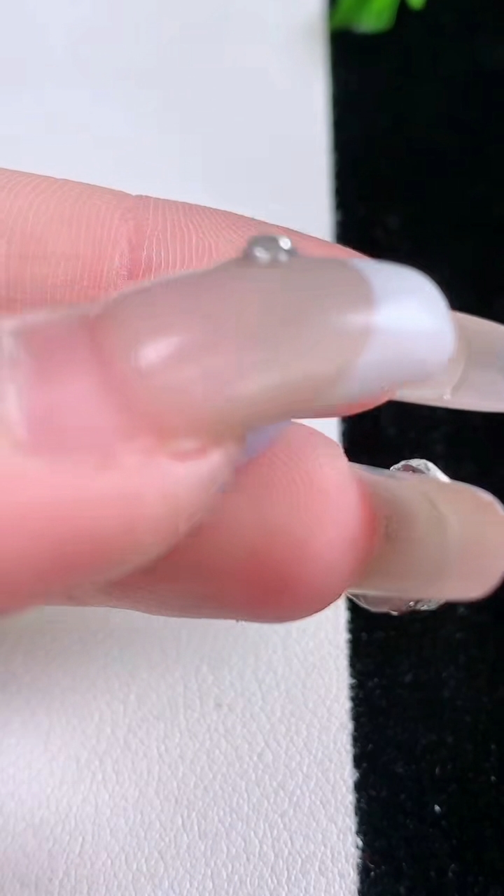 天然A货翡翠紫罗兰路路通吊坠，尺寸16-7.2，重量:4.76g
3月7日