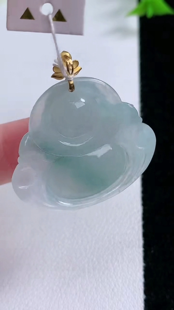 天然A货翡翠种飘花佛公吊坠，尺寸29-32.5-6.2，重量:8.36g
3月7日