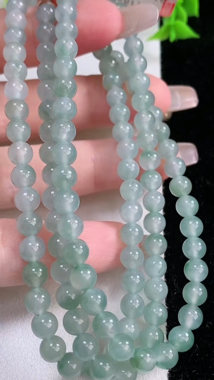 天然A货翡翠圆珠项链，尺寸5.4-118颗，重量:35.45g
3月7日