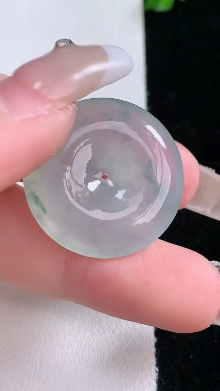 天然A货翡翠冰种飘花平安扣吊坠，尺寸25-5，重量:6.18g
3月7日