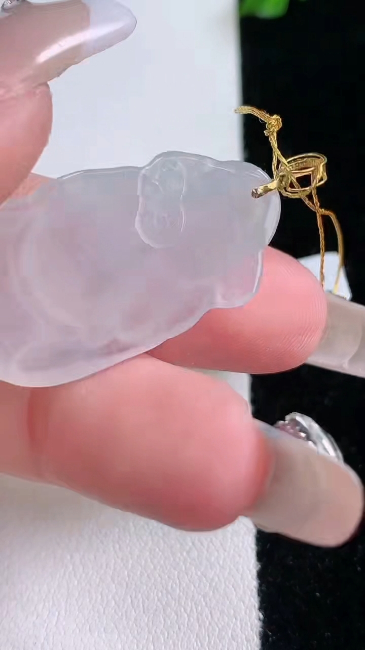 天然A货翡翠种白冰财神爷吊坠，尺寸31.2-17.2-4.7，重量:5.15g
3月7日