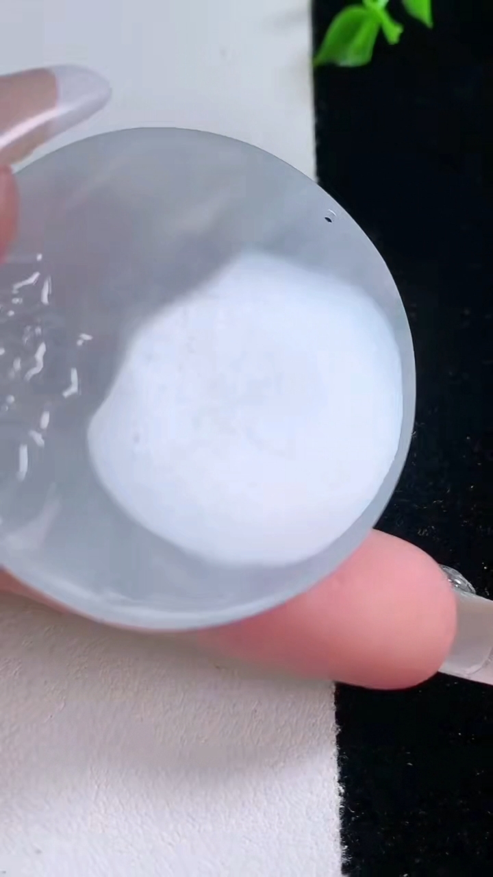 天然A货翡翠飘花大势至菩萨吊坠，尺寸50-42.3-5，重量:23.37g
3月7日