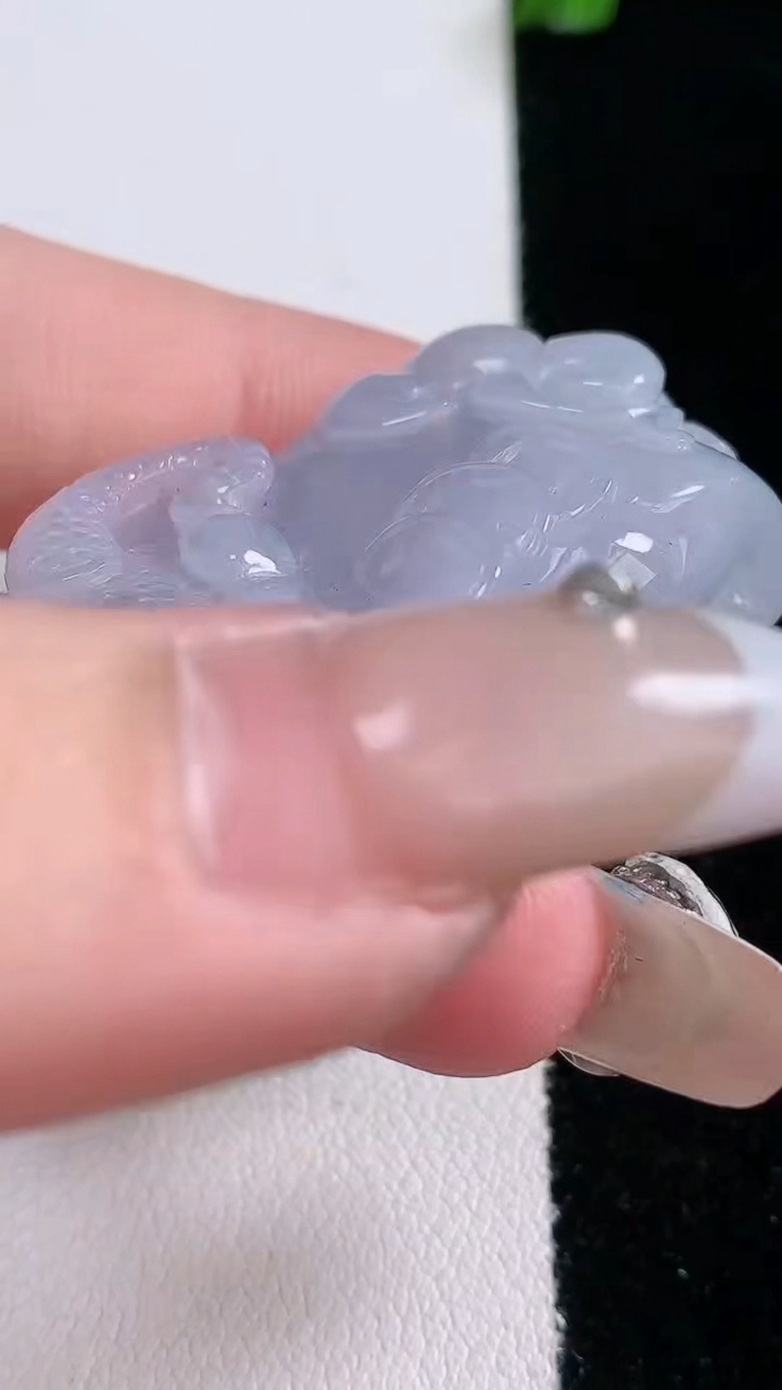 天然A货翡翠紫罗兰貔貅吊坠，尺寸41-23.3-12.2，重量:27.24g
3月7日