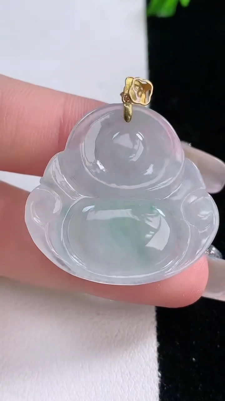 天然A货翡翠佛公吊坠，尺寸29.5-31.8-8.6，重量:8.43g
3月7日