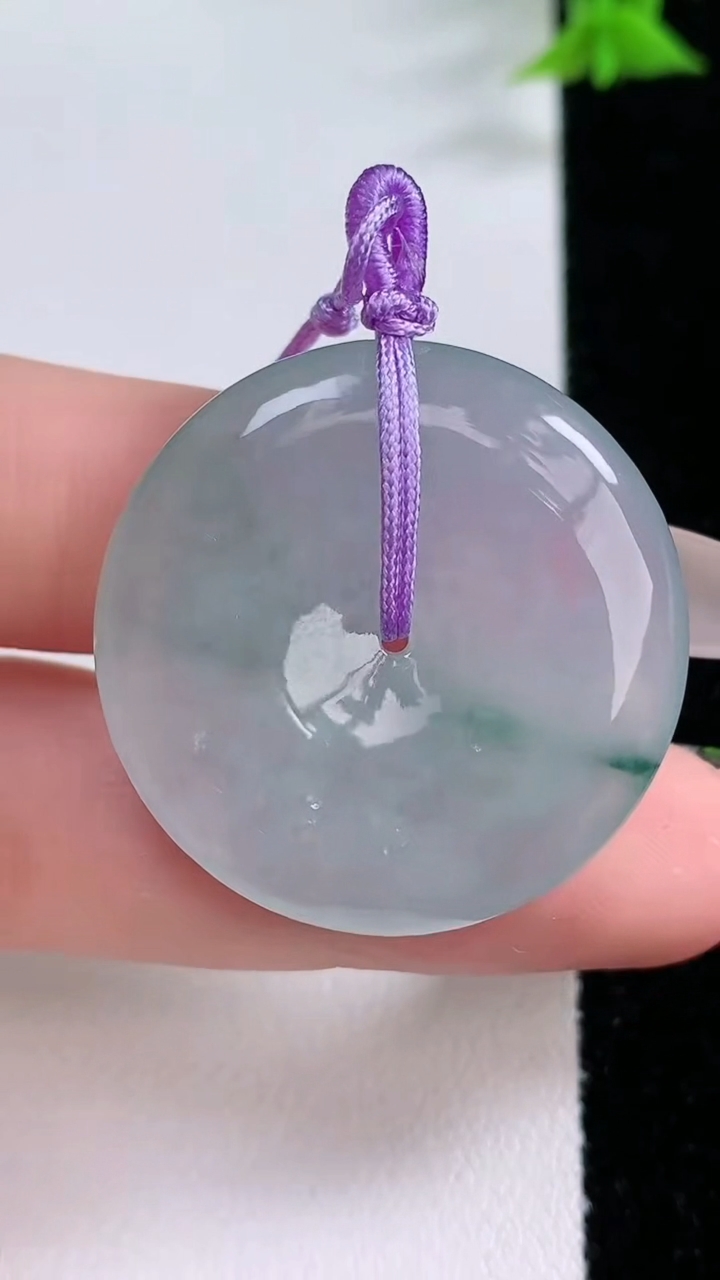 天然A货翡翠飘花平安扣吊坠，尺寸31.3-6，重量:12.11g
3月7日