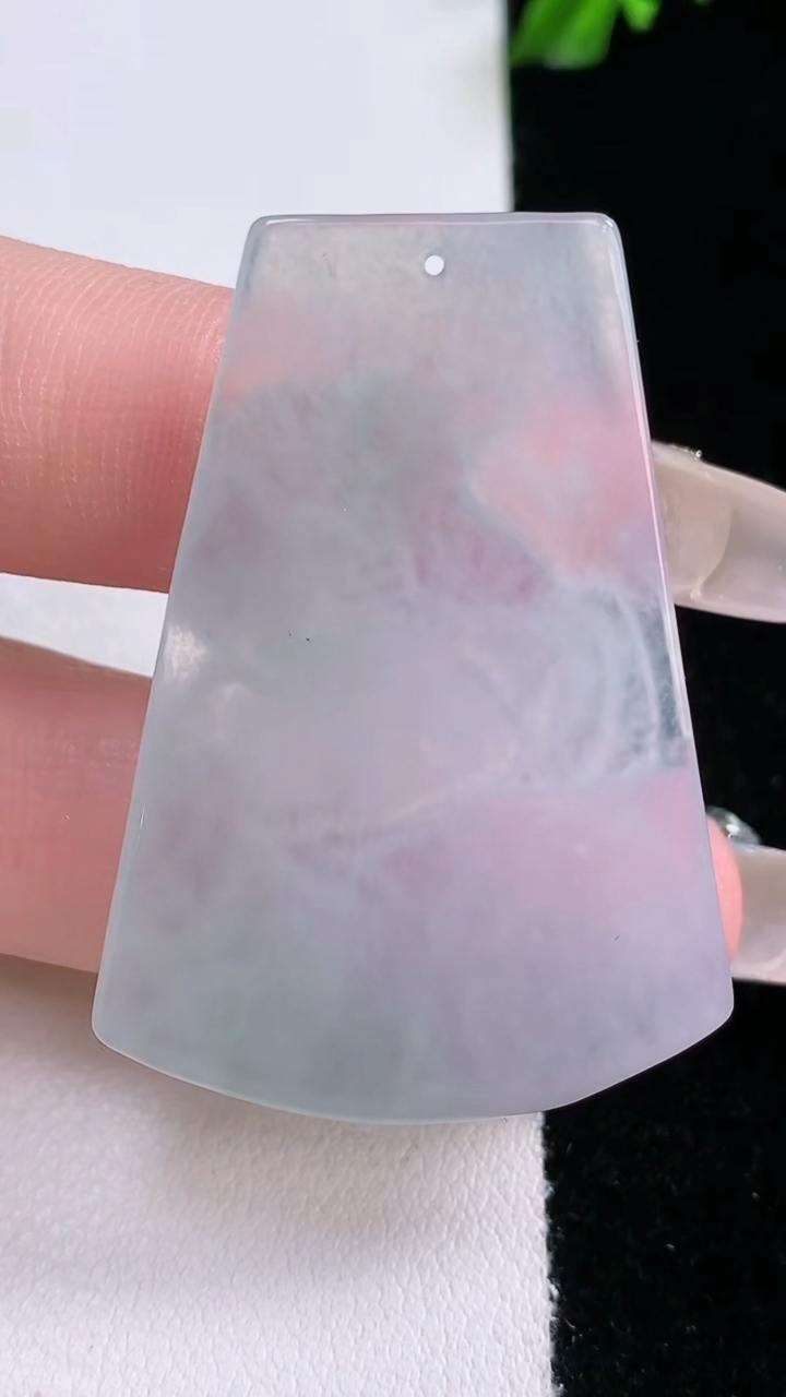 天然A货翡翠马上封侯吊坠，尺寸44-31-4.5，重量:12.97g
3月7日