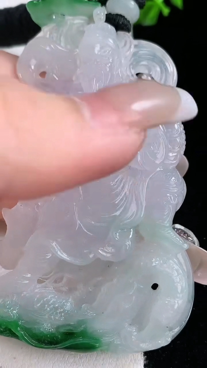 天然A货翡翠御龙关公吊坠，尺寸70.7-39.4-7.3，重量:40.15g
3月7日