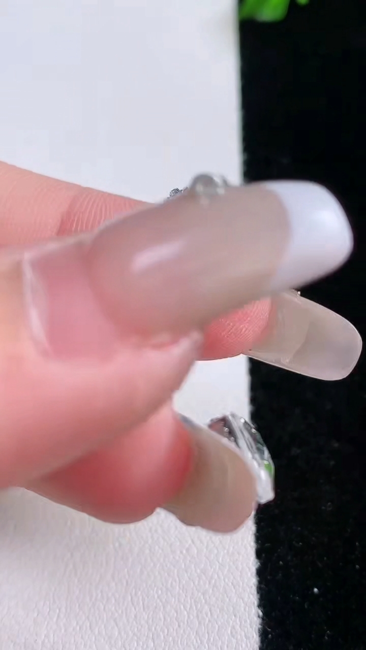 天然A货翡翠佛公吊坠，尺寸20-25.2-8.3，重量:7.21g
3月7日