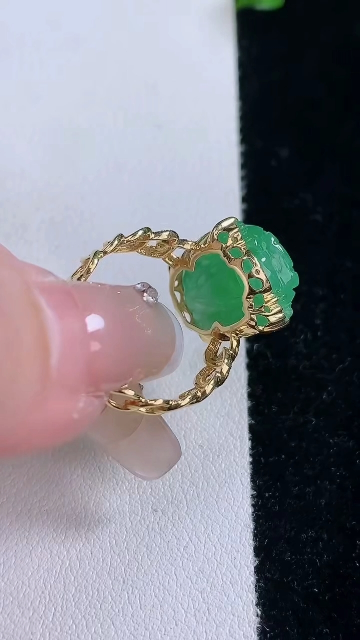 天然A货翡翠貔貅戒指，尺寸17-16.4-12-8，重量:4.71g2026年3月7日
工厂直销收藏佳品,种好水足，色泽均匀，有种有色，上手高大气！