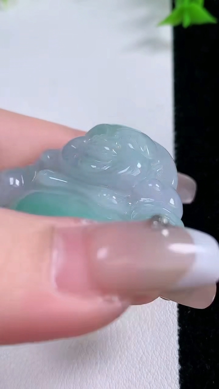 天然A货翡翠佛公吊坠，尺寸37-41-10.8，重量:26.62g
3月7日