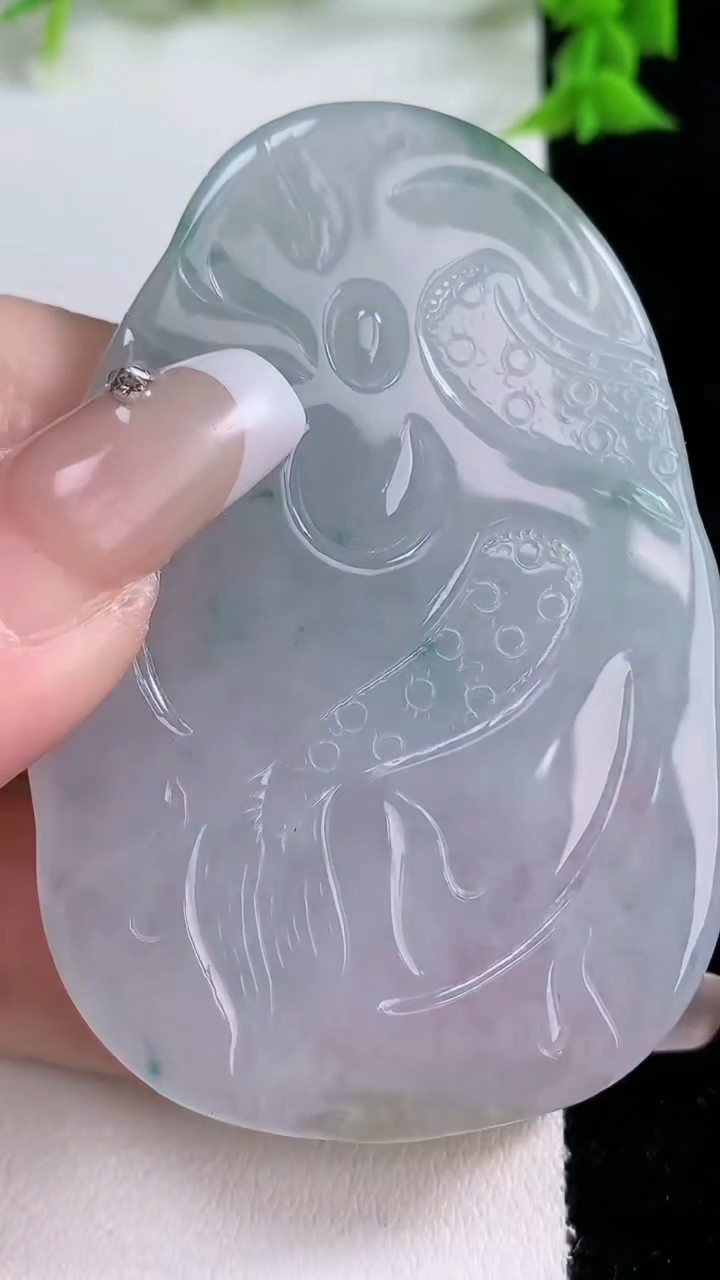 天然A货翡翠飘花御龙观音菩萨吊坠，尺寸66-44-10，重量:46.89g
3月7日