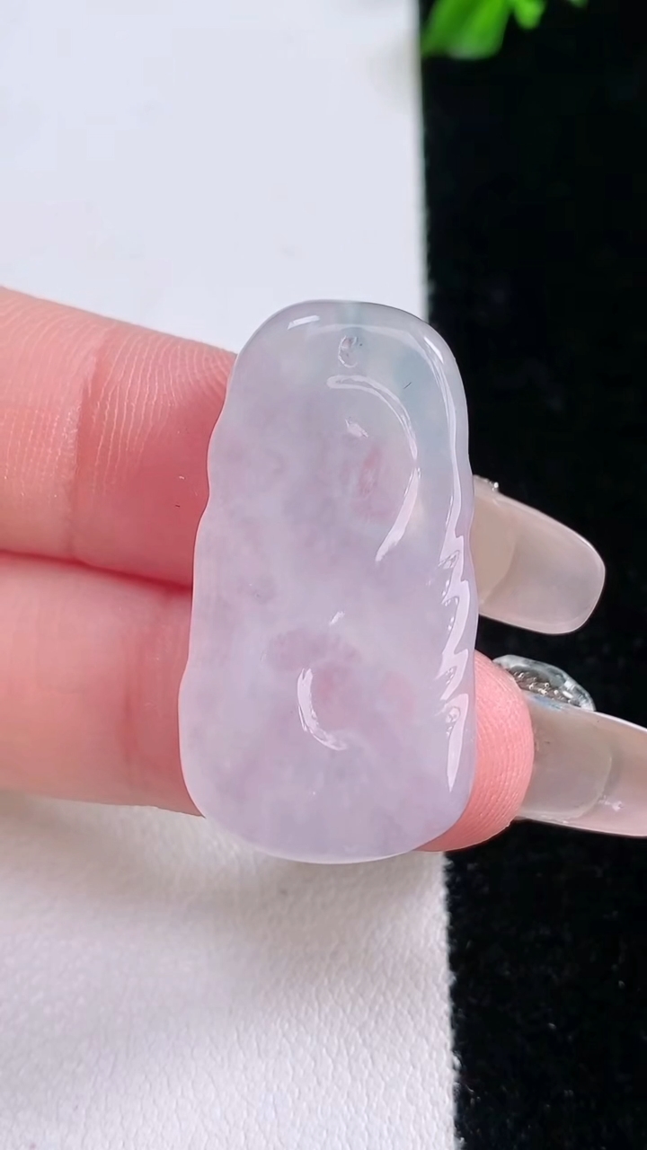 天然A货翡翠生肖羊吊坠，尺寸32-15.8-4.3，重量:6.70g
3月7日