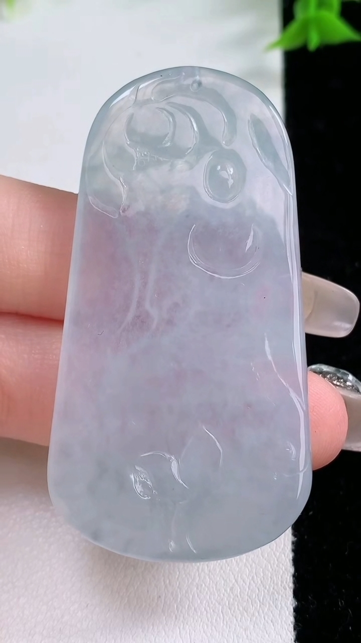 天然A货翡翠文殊菩萨吊坠，尺寸57-29.7-5，重量:20.23g
3月7日