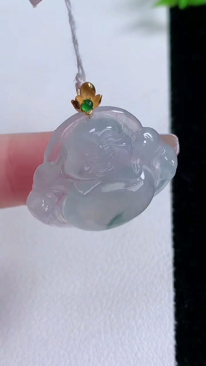 天然A货翡翠种飘花佛公吊坠，尺寸23.4-27.6-5.8，重量:5.55g
3月7日