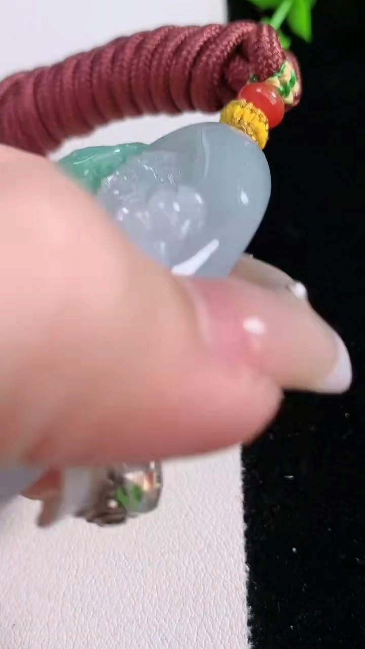 天然A货翡翠祥龙大势至菩萨吊坠，尺寸56.5-40.5-11，重量:57.41g
3月7日