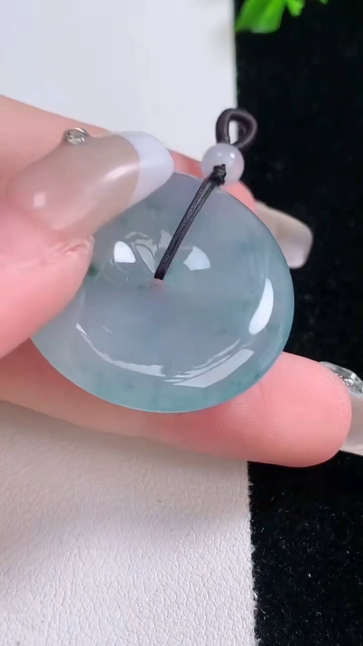 天然A货翡翠种紫罗兰飘花平安扣吊坠，尺寸32-5.8，重量:13.19g
3月7日