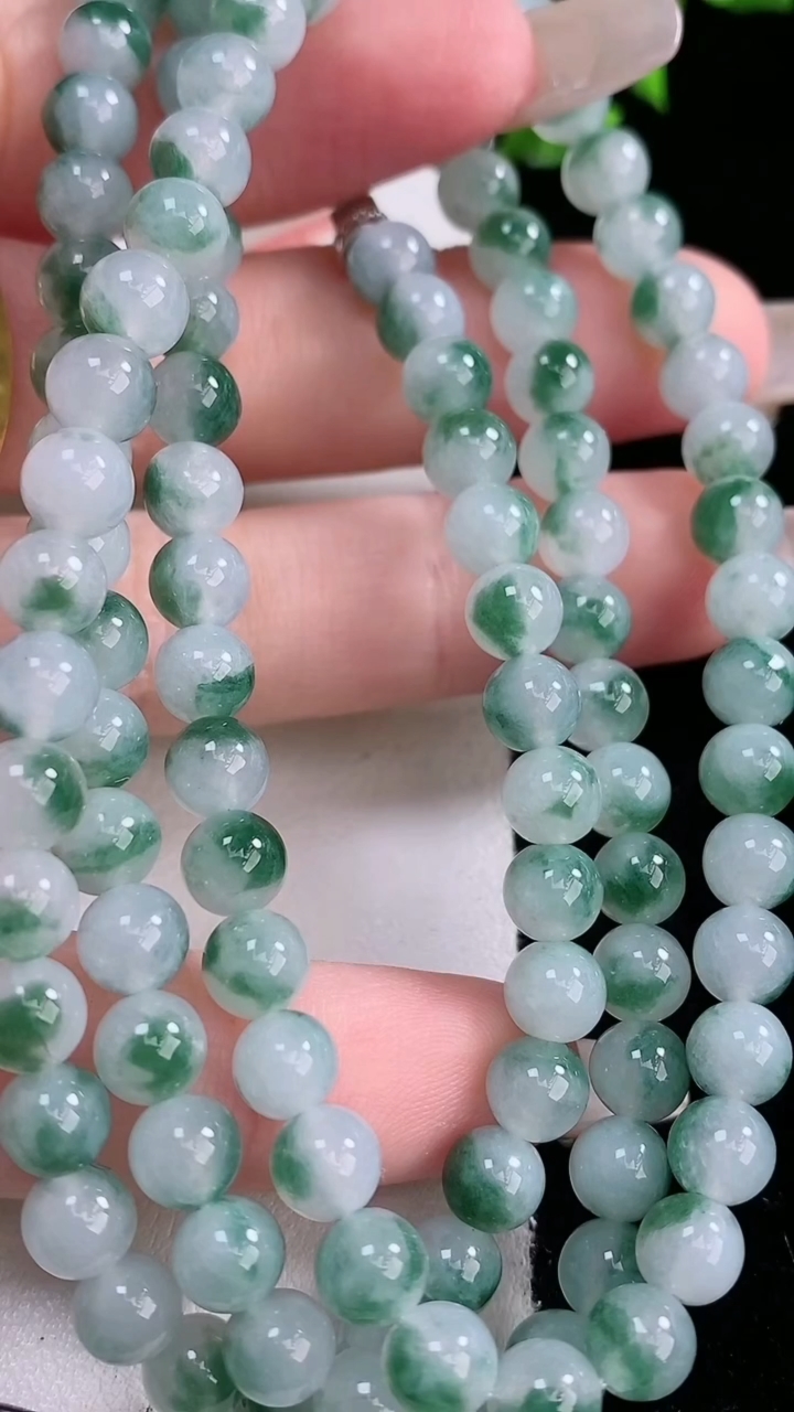 天然A货翡翠飘花圆珠项链，尺寸5.7-108颗，重量:41.00g3月7日
工厂直销收藏佳品,种好水