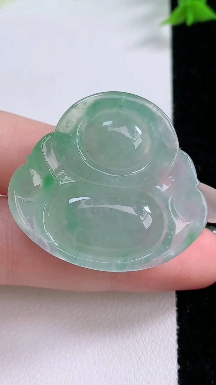 天然A货翡翠佛公吊坠，尺寸31.8-34.5-8，重量:14.21g
3月7日