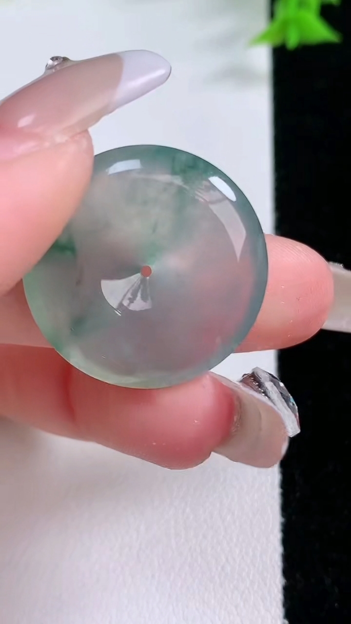 天然A货翡翠冰种飘花平安扣吊坠，尺寸24.4-5，重量:6.19g
3月7日