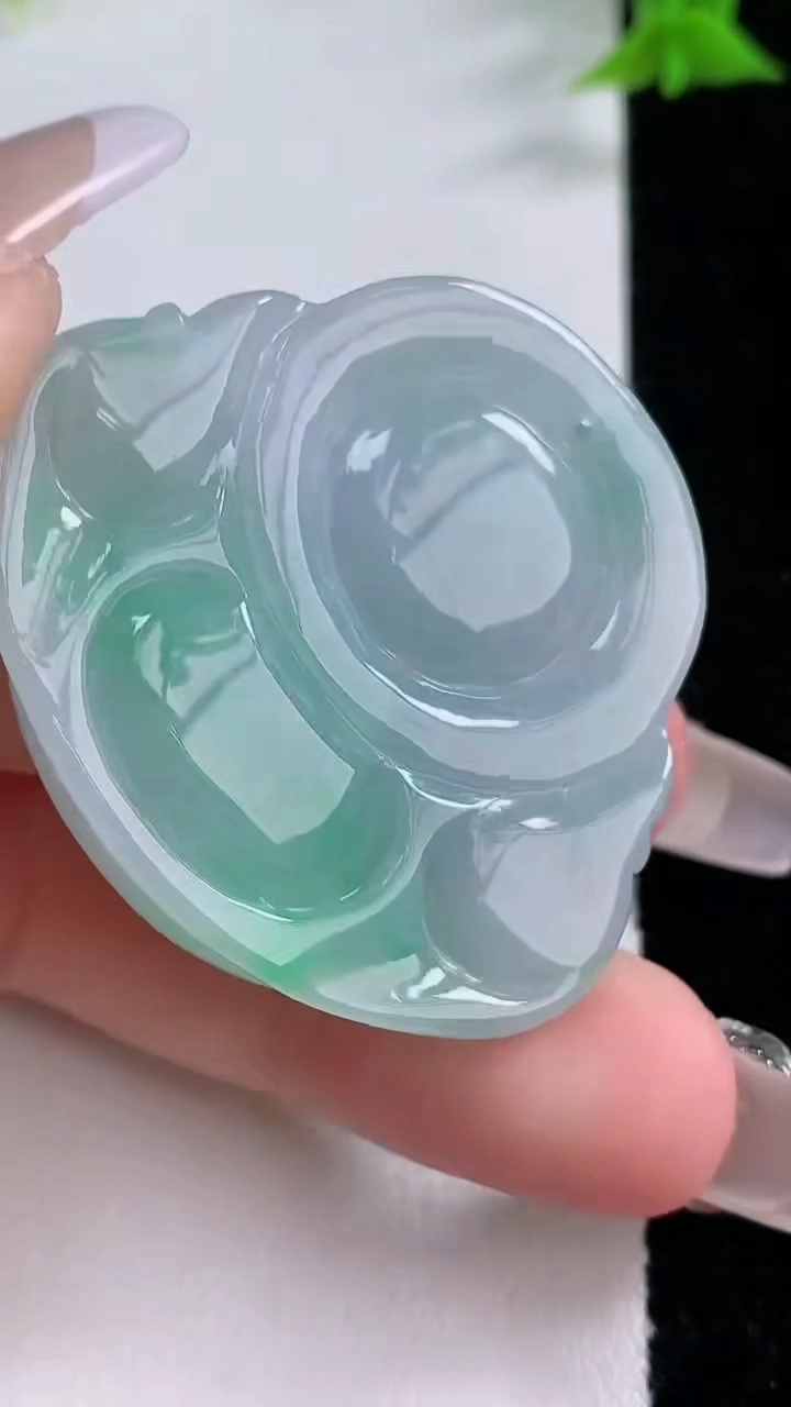 天然A货翡翠佛公吊坠，尺寸37-41-10.8，重量:26.62g
3月7日