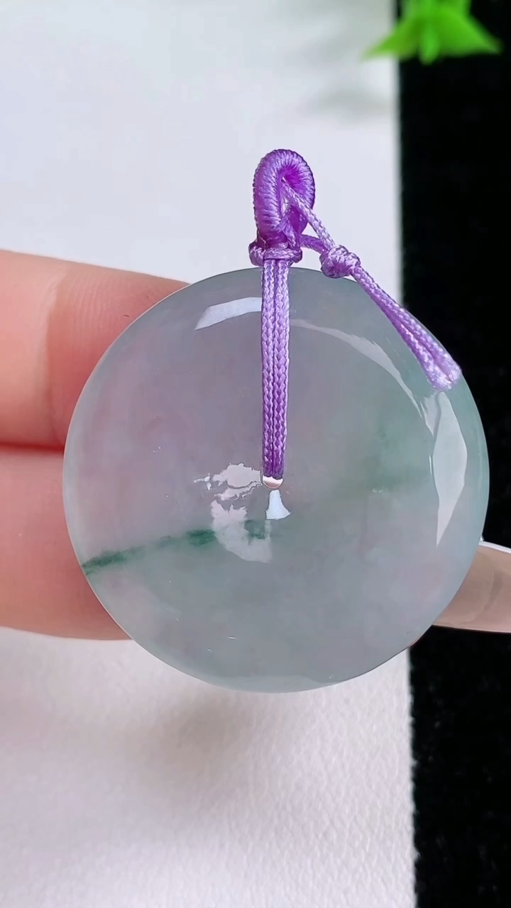 天然A货翡翠飘花平安扣吊坠，尺寸31.3-6，重量:12.11g
3月7日