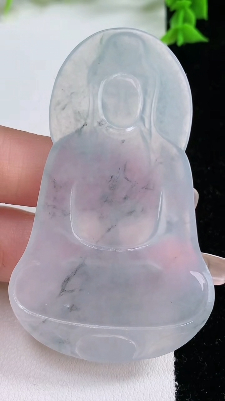 天然A货翡翠冰种飘花观音菩萨吊坠，尺寸68-42.2-4.6，重量:24.09g
3月7日