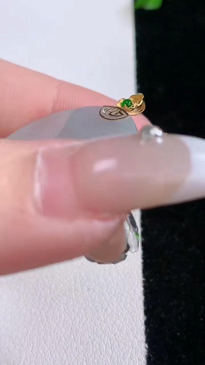 天然A货翡翠无事牌吊坠，尺寸29.5-2，重量:5.30g
3月7日