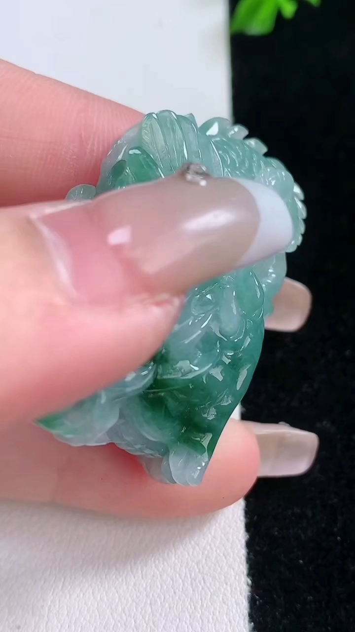 天然A货翡翠貔貅吊坠，尺寸25-39.2-15.8，重量:30.54g
3月7日