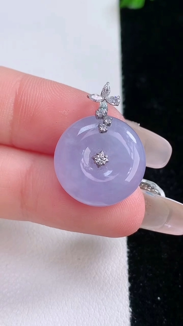 天然A货翡翠18K金紫罗兰平安扣吊坠，，尺寸17.3-5.6，重量:4.00g
3月7日