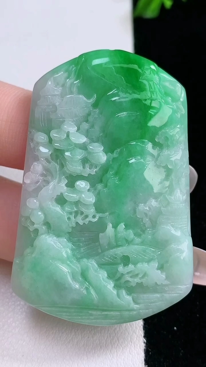 天然A货翡翠山水牌吊坠，尺寸50.7-33.5-5，重量:22.83g
3月7日