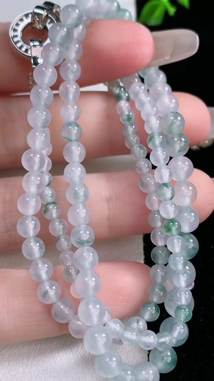 天然A货翡翠种飘花圆珠项链，尺寸4.4-128颗，重量:18.87g3月7日
工厂直销收藏佳品,种好