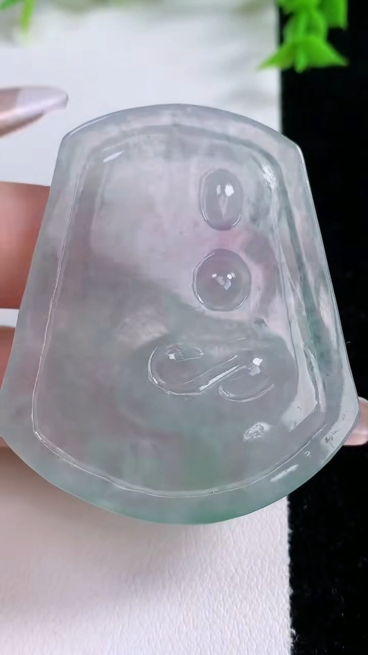 天然A货翡翠不动明王吊坠，尺寸52.2-44.4-4.7，重量:21.44g
3月7日