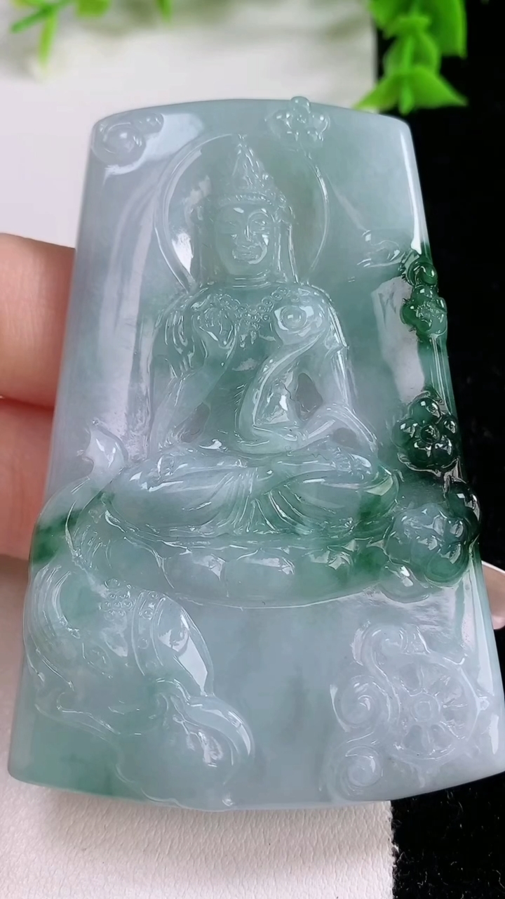 天然A货翡翠飘花普贤菩萨吊坠，尺寸70.3-45.7-5.6，重量:41.97g
3月7日