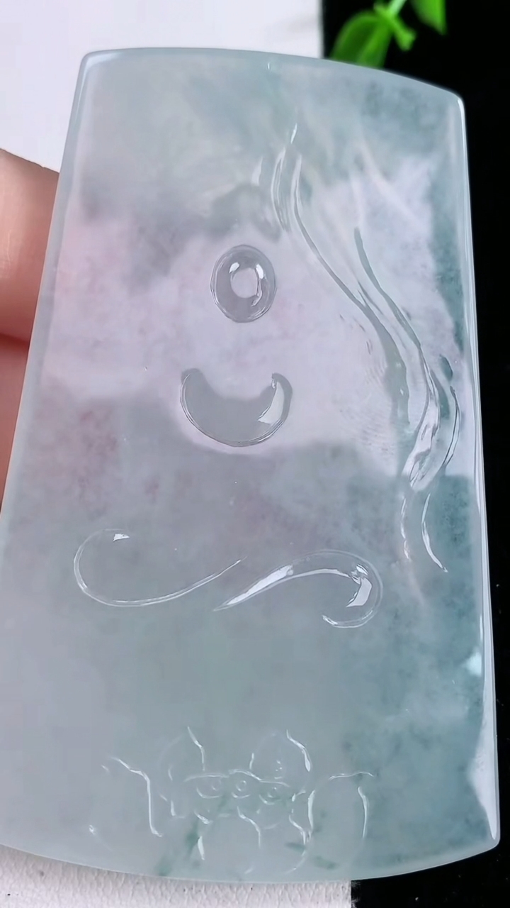 天然A货翡翠虚空藏菩萨吊坠，尺寸72.4-44.7-5.5，重量:44.72g
3月7日