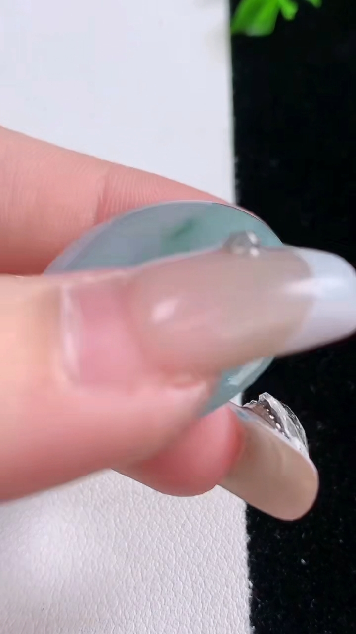 天然A货翡翠飘花平安扣吊坠，尺寸29.4-5.9，重量:11.07g
3月7日