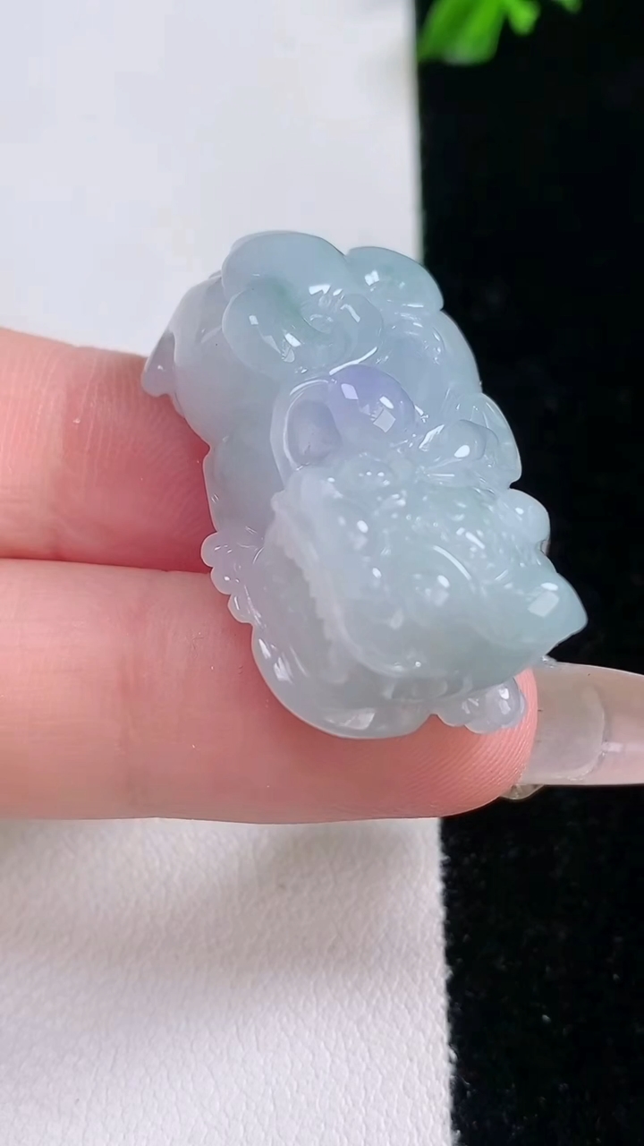 天然A货翡翠紫罗兰霸王貔貅吊坠，尺寸32.8-19.2-11.3，重量:16.71g
3月7日