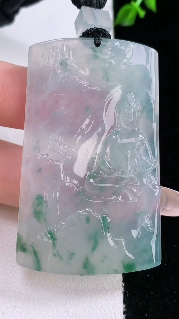 天然A货翡翠种飘花观音菩萨吊坠，尺寸55.7-34.4-4.4，重量:26.16g
3月7日