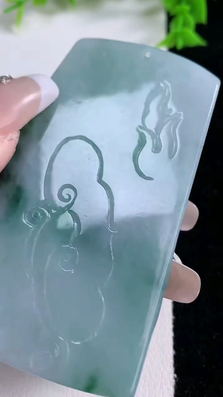 天然A货翡翠飘花普贤菩萨吊坠，尺寸70.3-45.7-5.6，重量:41.97g
3月7日