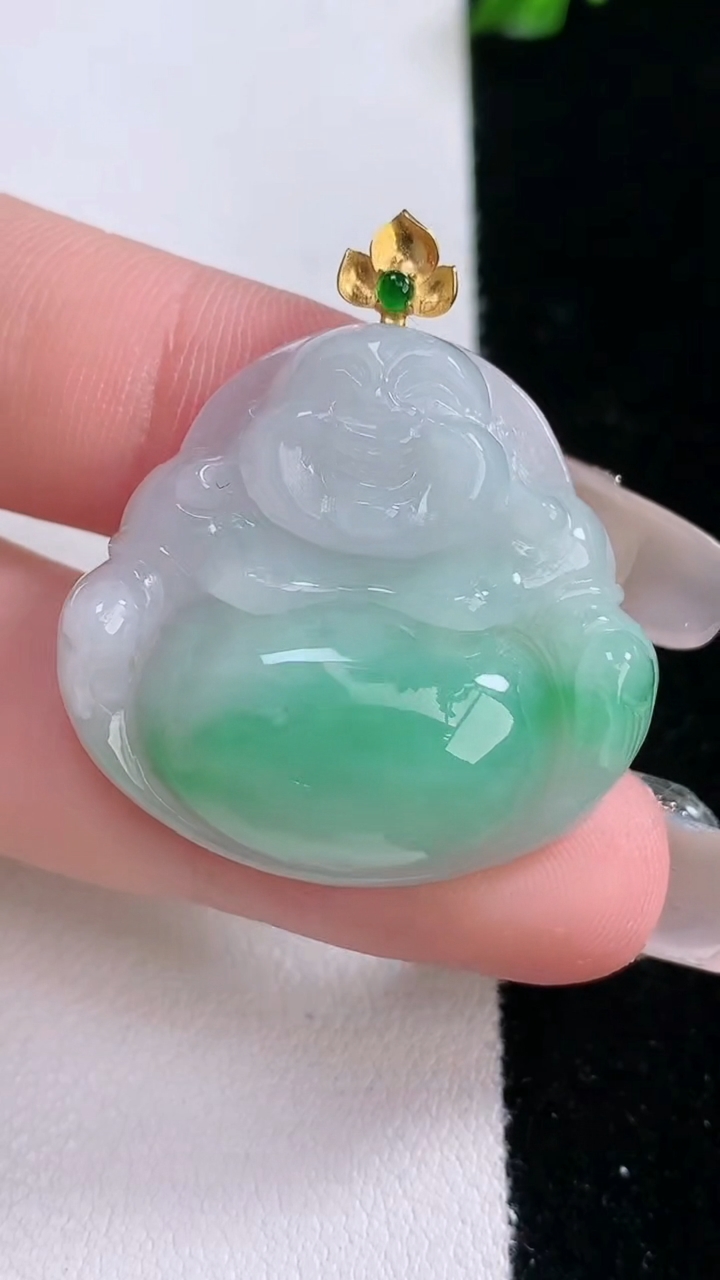 天然A货翡翠佛公吊坠，尺寸28.4-30-7.2，重量:9.96g
3月7日