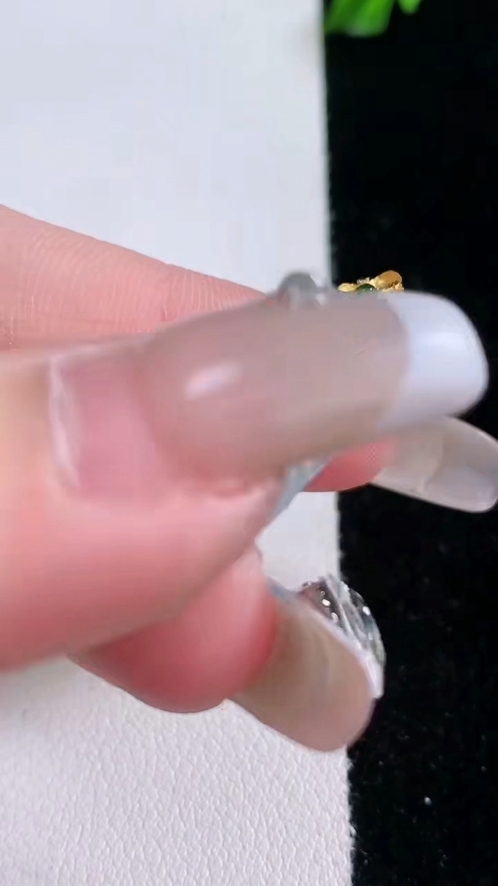 天然A货翡翠种飘花站佛 佛公吊坠，尺寸32-20.3-5.8，重量:6.54g
3月7日