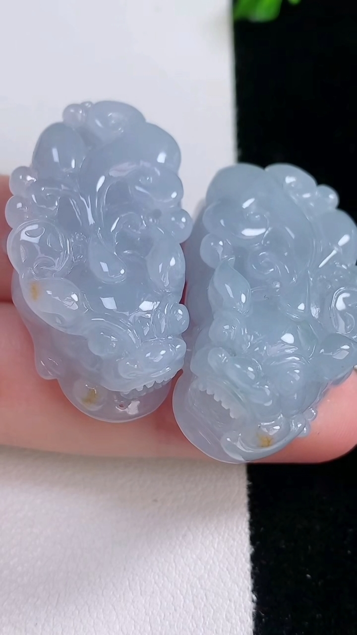 天然A货翡翠紫罗兰貔貅吊坠一对，尺寸37.2-19.6-12.3，重量:38.99g
3月7日