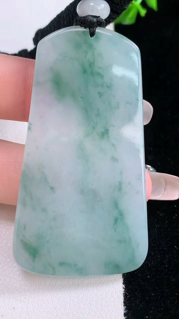 天然A货翡翠飘花观音菩萨吊坠，尺寸59-32-5，重量:28.37g
3月7日