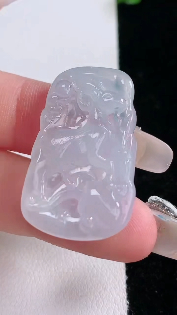 天然A货翡翠生肖羊吊坠，尺寸33.2-19.8-4.8，重量:7.89g
3月7日