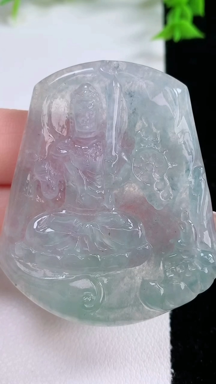 天然A货翡翠不动明王吊坠，尺寸52.2-44.4-4.7，重量:21.44g
3月7日